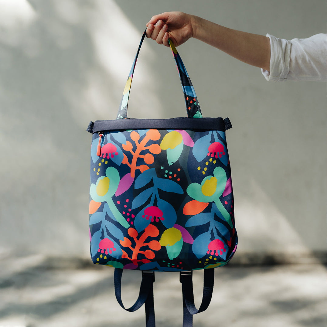 Flowers with bright spots MINIMAL backpack