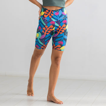 Flowers with bright spots fitness shorts