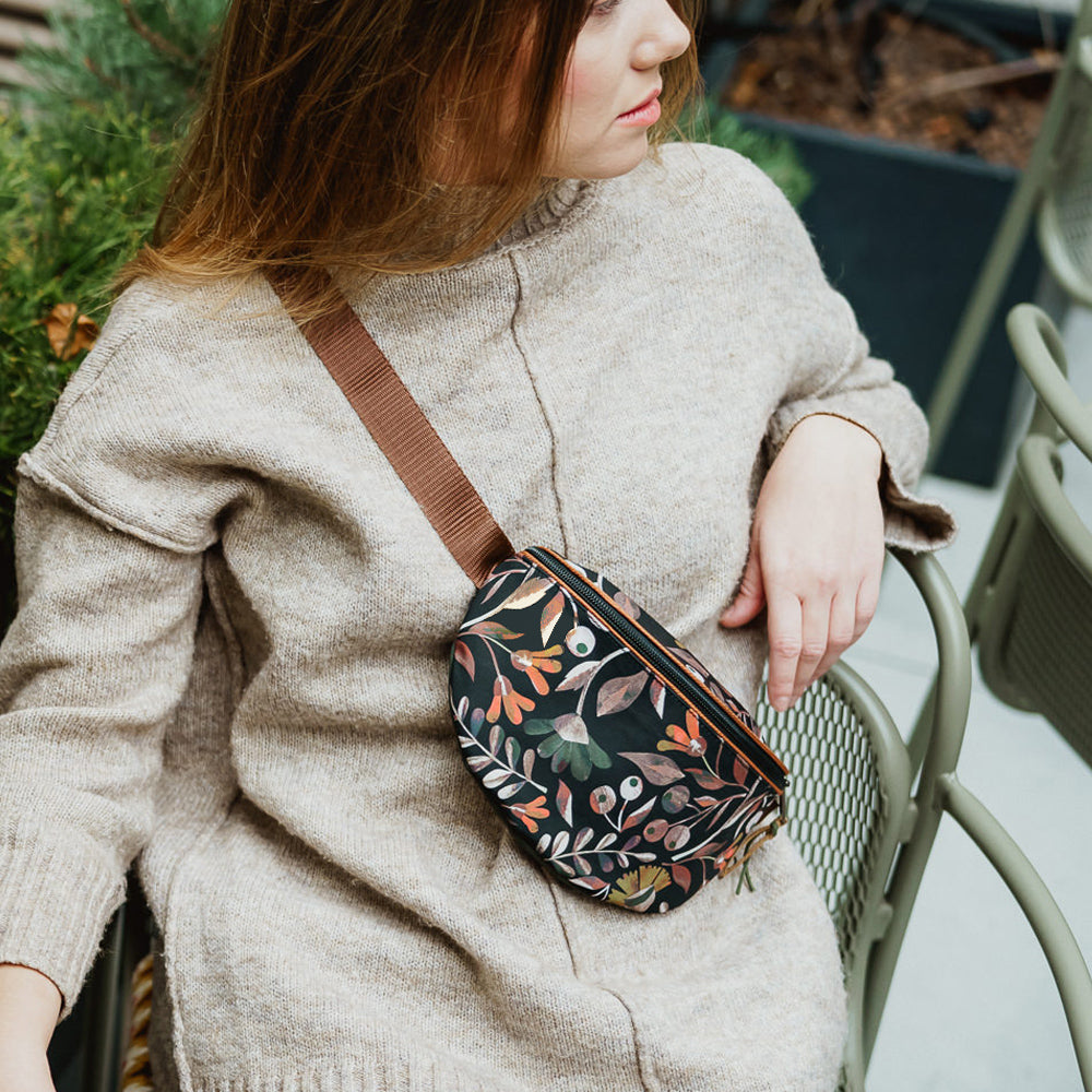 Dark botanical Waistbag 